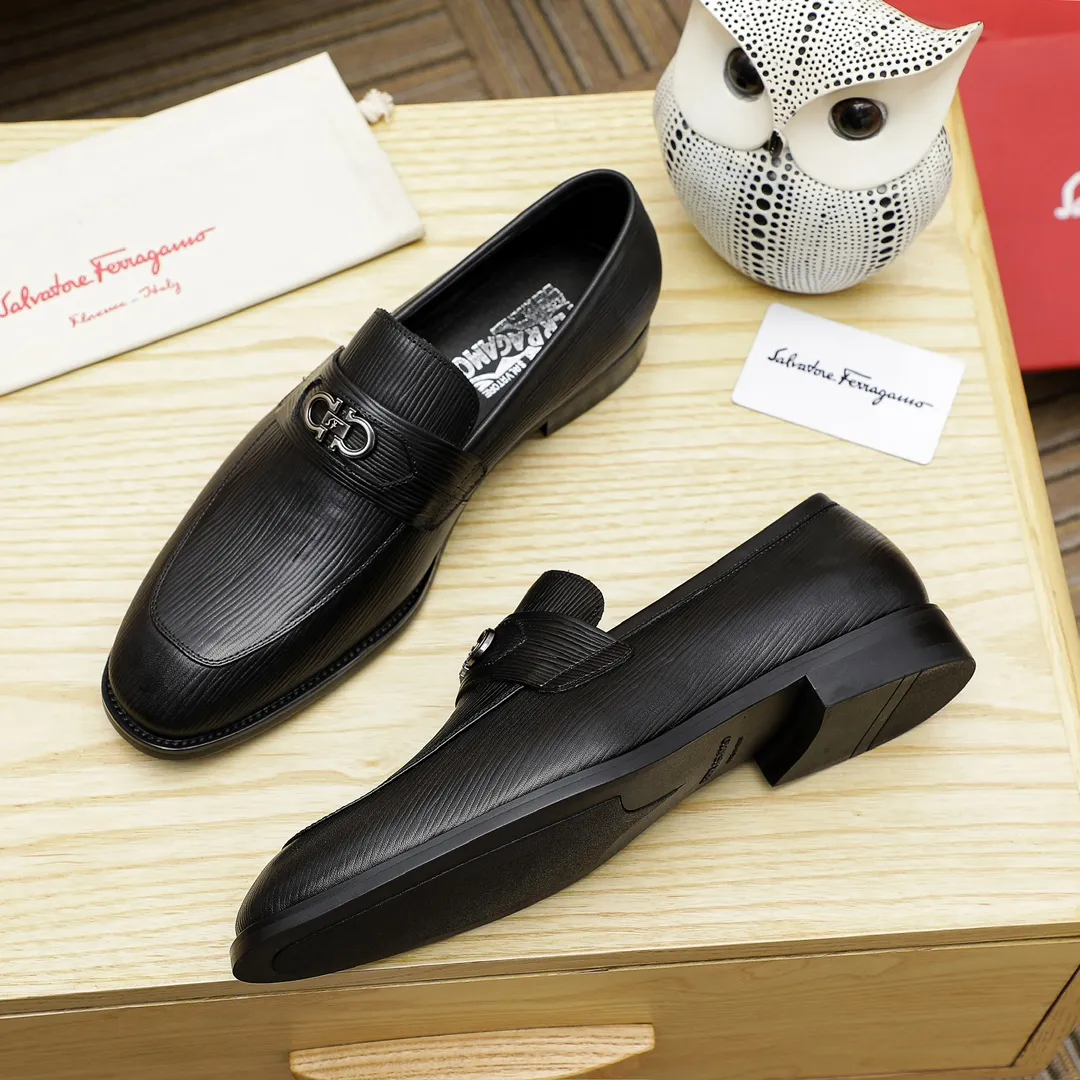 Factory price 460 🔥Ferragamo's new men's casual slip-on shoes🇨🇳Official website original 1:1 mold opening, original quality💯Fine workmanship, high-end luxury☘The upper is made of imported Italian first-layer cowhide🌴Water-dyed🐂Leather lining🍓Rubber wear-resistant and non-slip outsole, breathable and comfortable to wear🍍The first choice for high-grade men, black is optional! Code number 38-44 (45.46. Can be customized)